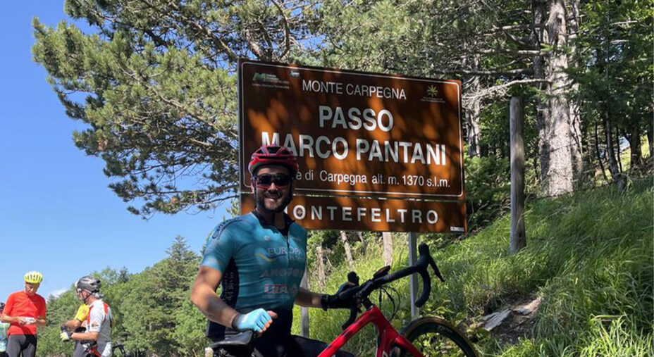 Lungo la salita, sin dall'inizio, ci sono molti riferimenti alla figura del Pirata