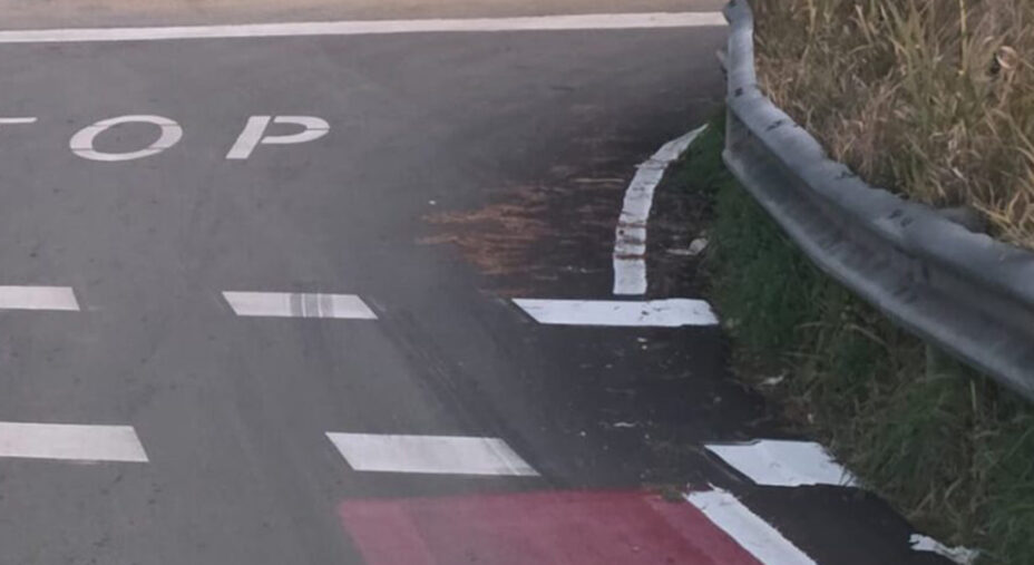 A Porto d'Ascoli infuriano le polemiche per la "pista ciclabile più stretta d'Italia"