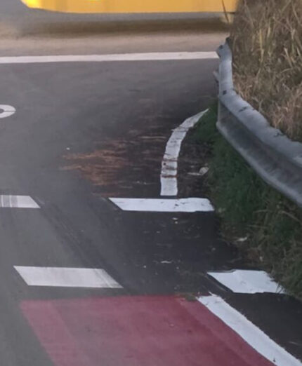 A Porto d'Ascoli infuriano le polemiche per la "pista ciclabile più stretta d'Italia"