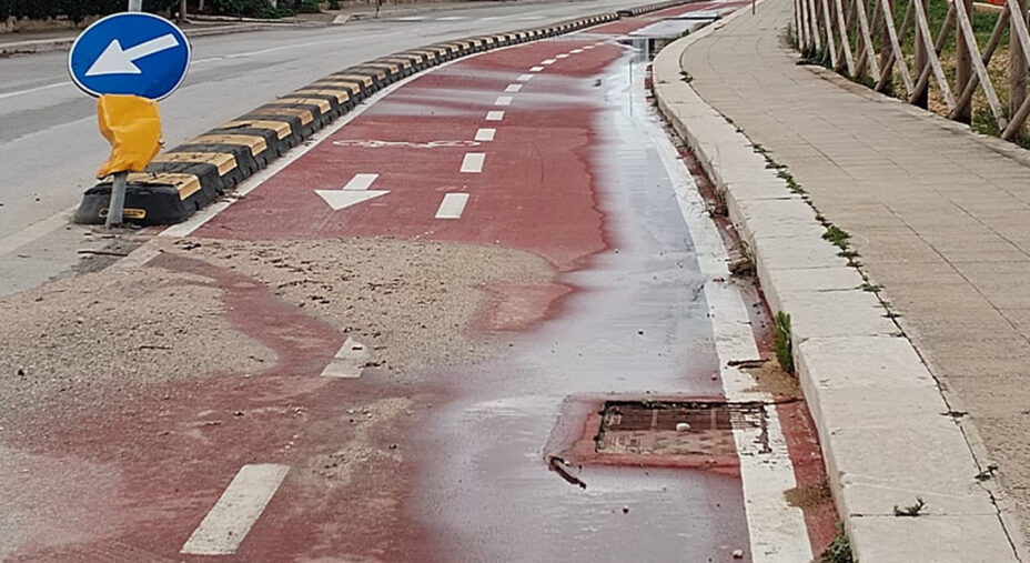 Quattro anni dopo il degrado e l'incuria sono totali, rendendola pericolosa