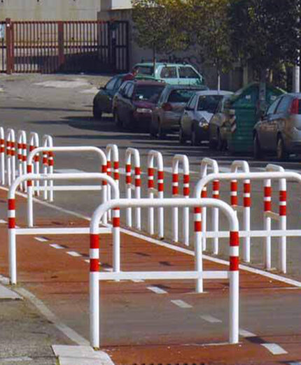 La ciclabile di via Berto a Roma, dove per fortuna gli ostacoli sono stati rimossi