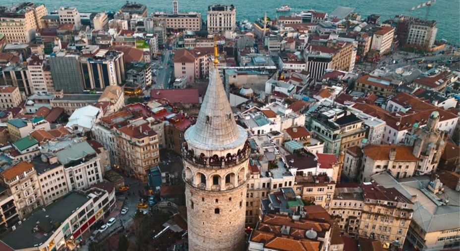 La meravigliosa e cosmopolita Istanbul, città divisa fra due continenti