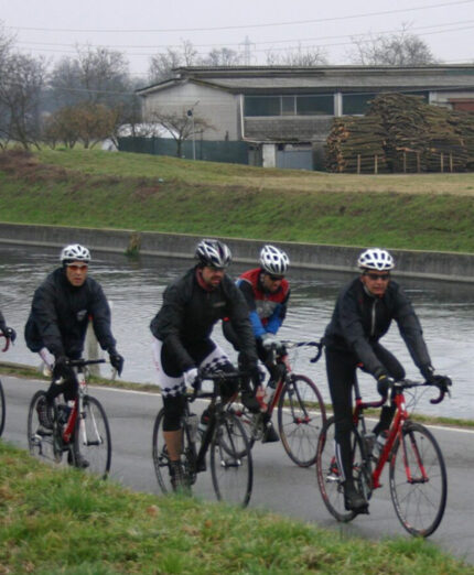 Il tradizionale appuntamento di Parabiago unisce appassionati della gravel a stradisti incalliti