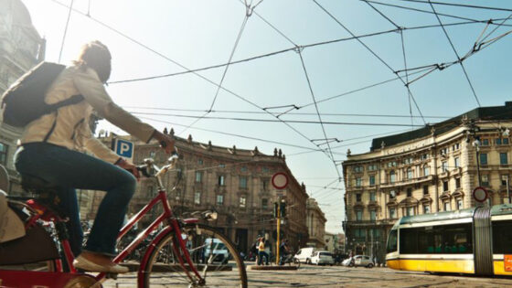 Milano e la bicicletta: cronaca di un amore difficile
