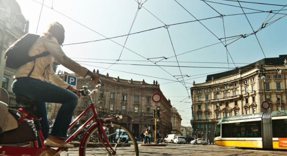 Milano e la bicicletta: cronaca di un amore difficile