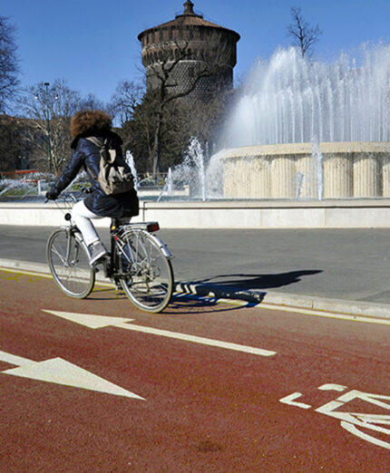 In tutta la città sono solo 119 i chilometri di piste ciclabili realmente tali, su sede separata dal traffico