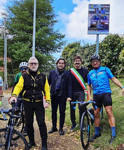 Lungo la salita sono state poste 5 segnalazioni che ricordano le grandi imprese di Pantani