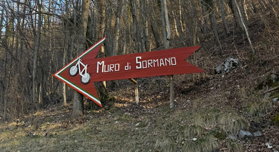 La salita inizia appena fuori Sormano con un tratto in contropendenza che invita e inganna chi la affronta