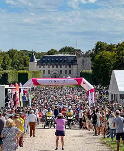 La partenza della manifestazione, che accoglie migliaia di partecipanti da ogni parte del mondo