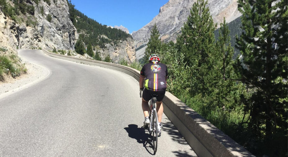 Sauze d'Oulx è ideale per lunghe uscite in bi9ci da strada sulle salite mitiche di Giro e Tour