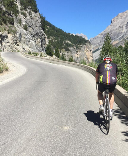 Sauze d'Oulx è ideale per lunghe uscite in bici da strada sulle salite mitiche di Giro e Tour