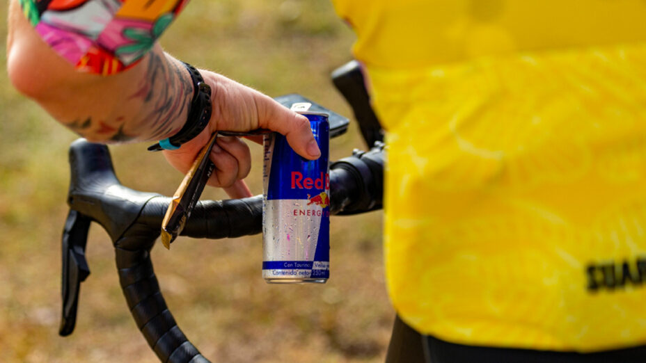 Ciclista beve Red Bull (@ricardo4to)