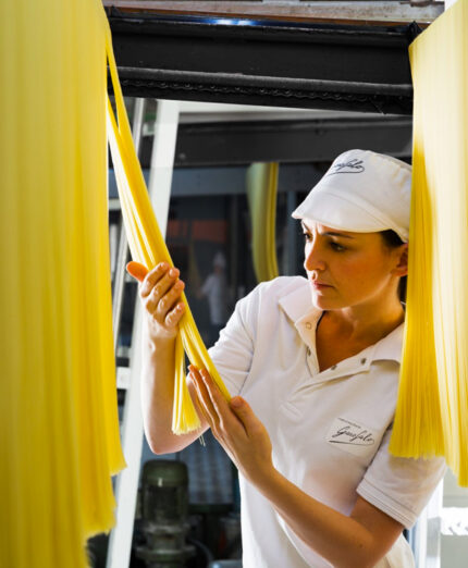 Il Pastificio Garofalo nasce nel 1789 a Gragnano (Napoli), dove ha la sede legale e lo stabilimento produttivo