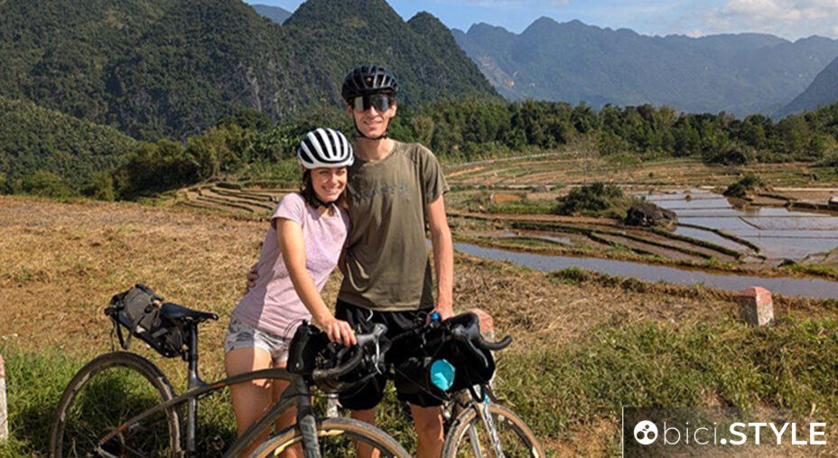 Gaia e Marco, un momento di relax con vista sulle risaie: una bella cartolina dal Vietnam