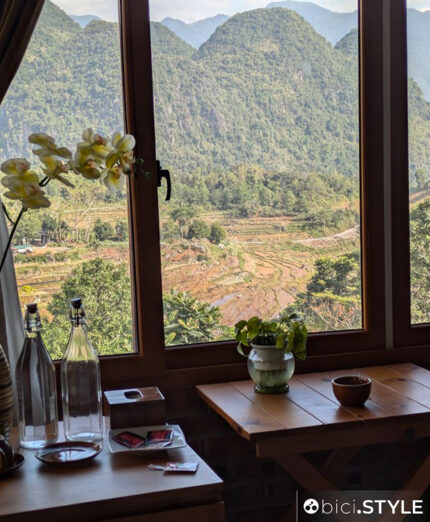 Dopo la notte nell'hotel a due stelle, l'arrivo a Pu Long ha il sapore di una redenzione