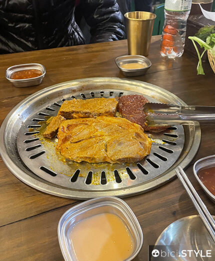 Il tipico BBQ vietnamita, mangiato nel ristorante locale, dopo il pauroso viaggio in taxi