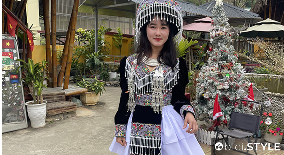 Gli Hmong sono una delle 54 etnìe che vivono in Vietnam: questo l'abito tipico da donna