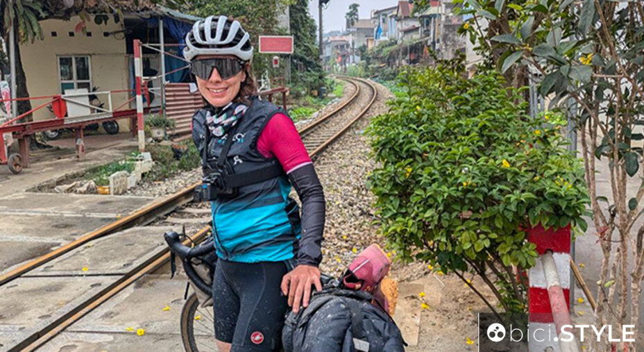 Ultima tappa: 90 km di gravel sotto la pioggia: il risultato è una maschera di fango