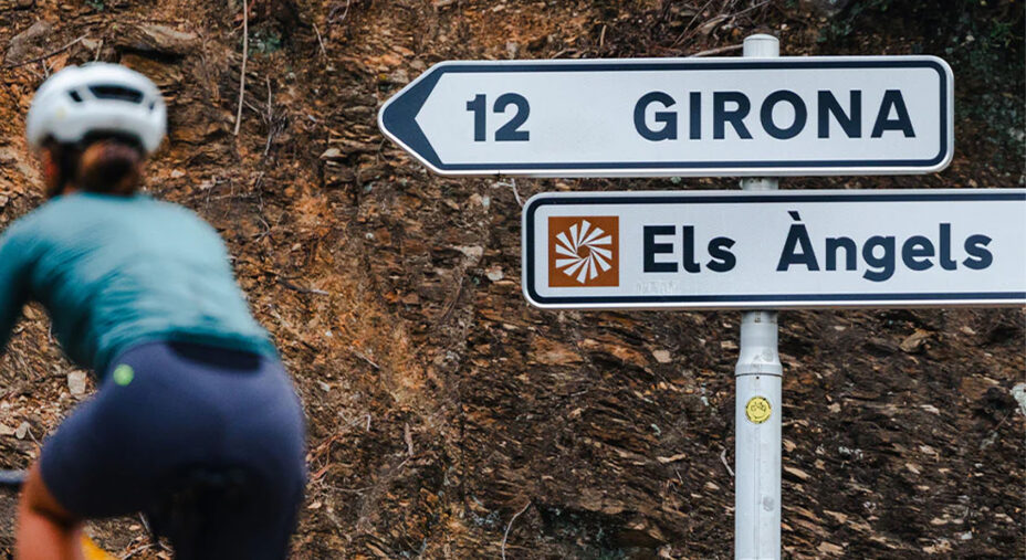 Girona è in Catalogna. Una città caratterizzata da mura sul perimetro e architettura medievale, un gioiello d'altri tempi