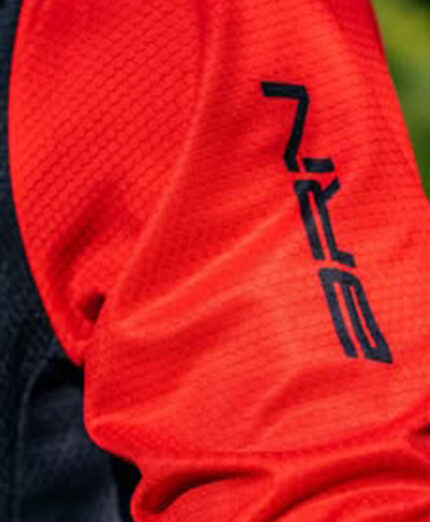 Abbigliamento da ciclismo in contesti ordinari, questo il leif motiv del video spot