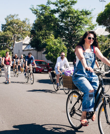 In Australia l'imposizione del casco ha scatenato anche proteste plateali come raduni fuorilegge