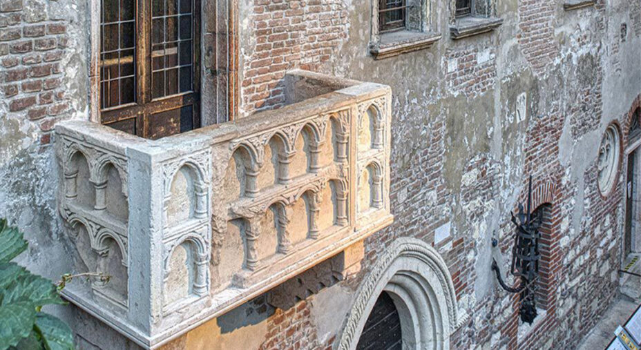 Il balcone di Giulietta, uno dei tanti richiami shakespeariani che la città scaligera conserva e dona ai turisti