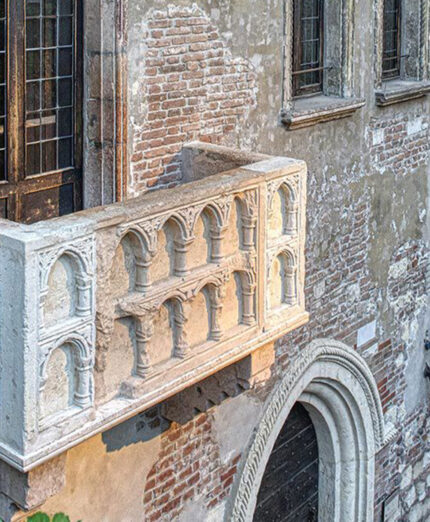 Il balcone di Giulietta, uno dei tanti richiami shakespeariani che la città scaligera conserva e dona ai turisti