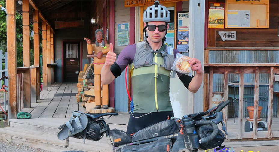 Fondamentale in un evento come questo è sapersi gestire. Non dappertutto ci sono spacci e ristori... (foto Schoendoerfer)