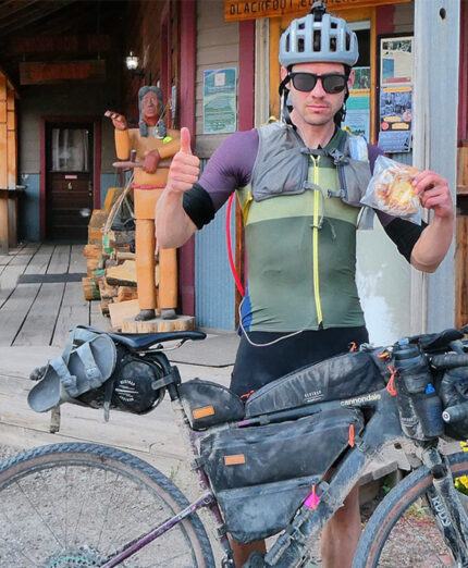 Fondamentale in un evento come questo è sapersi gestire. Non dappertutto ci sono spacci e ristori... (foto Schoendoerfer)