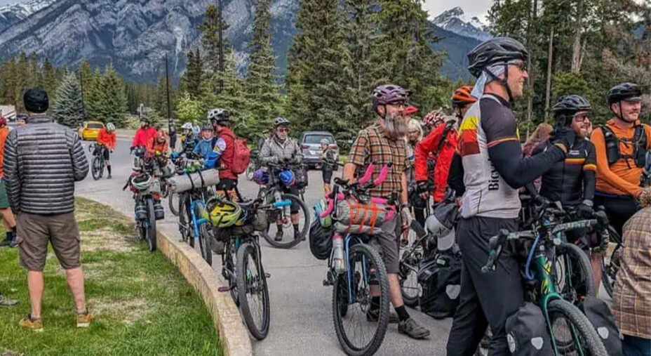 La partenza del Tour Divide è sempre da Banff in Canada, poi si costeggiano le Montagne Rocciose (foto Halfway Anywhere)