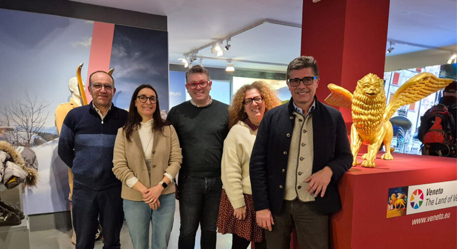 Lo staff organizzativo della GT3, pronto ad accogliere corridori da tutto il mondo