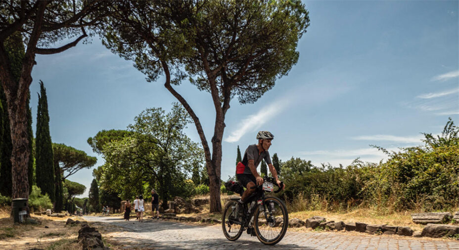 L'Italy Divide prevede tre percorsi: XL da Bari di 1.650 chilometri, il Classic da Pompei di 1.250 e L'Original da Roma di 700. Arrivo sempre a Torbole sul Garda