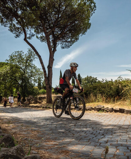 L'Italy Divide prevede tre percorsi: XL da Bari di 1.650 chilometri, il Classic da Pompei di 1.250 e L'Original da Roma di 700. Arrivo sempre a Torbole sul Garda
