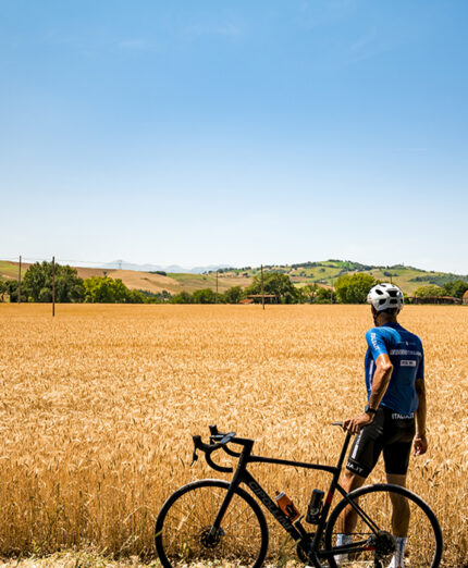 I paesaggi incontaminati si uniscono a luoghi di richiamo culturale e storico nel corso dell'esperienza