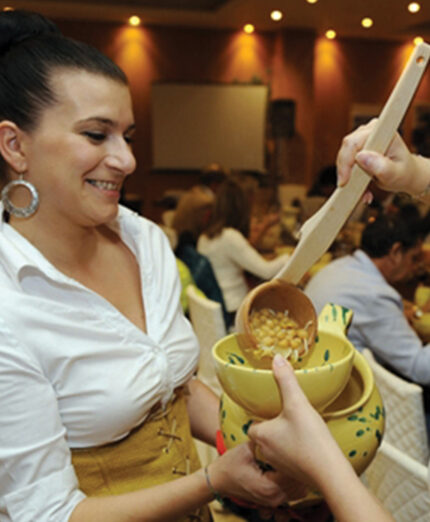 Il viaggio sarà anche un percorso fra i piatti tipici della tradizione gastronomica marchigiana