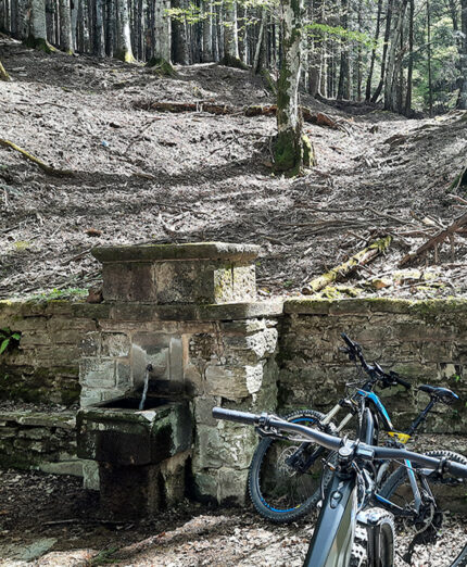 Il percorso dell'anello nel suo disegno basico è intorno aI 50 chilometri per 1.400 metri di dislivello