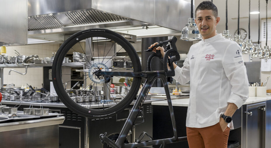 Ogni giorno l'executive chef si allena con la sua bici per rilassarsi e congeniare nuovi piatti