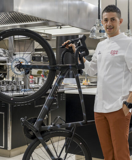 Ogni giorno l'executive chef si allena con la sua bici per rilassarsi e congeniare nuovi piatti