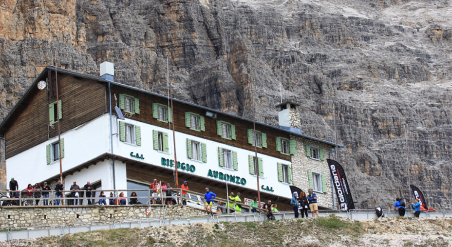 Il Rifugio Auronzo. I rifugi dolomitici sono risultati i soggetti più fotografati nel corso del 2025
