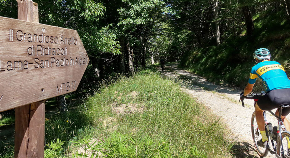 Nell'ambito della MTB il percorso preferito è l'Anello di Ridracoli in Toscana (foto Ghiaiaexplorers)
