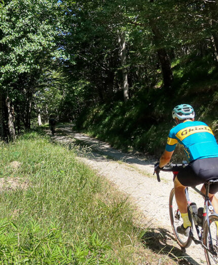Nell'ambito della MTB il percorso preferito è l'Anello di Ridracoli in Toscana (foto Ghiaiaexplorers)