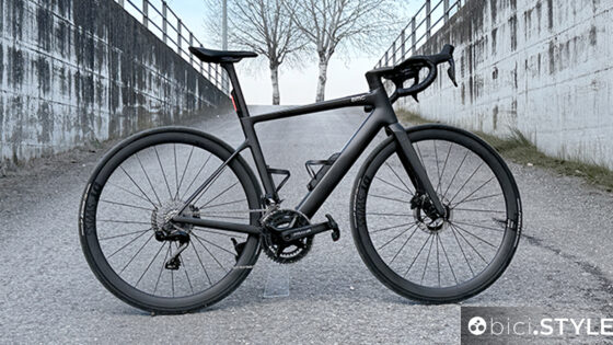 Nuova BMC AMP 01, una e-road discreta nell'erogazione e super elegante