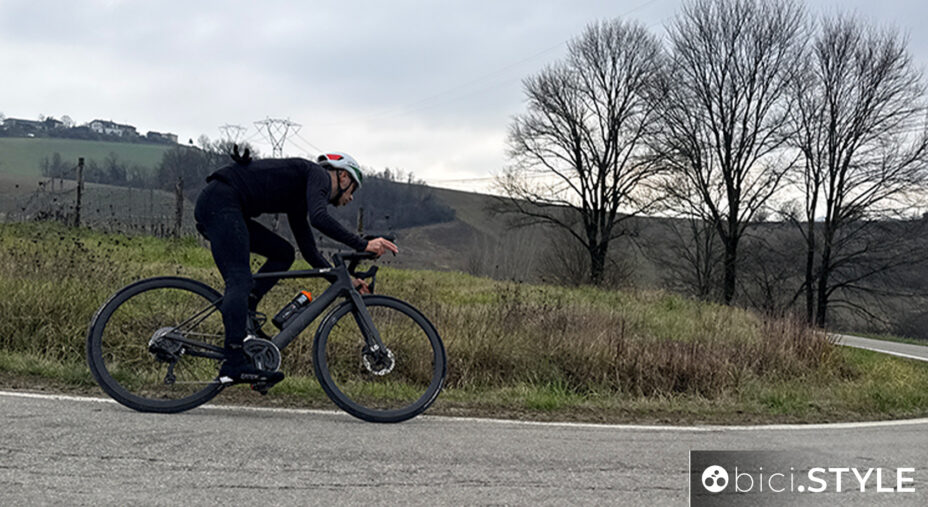 Nuova BMC AMP 01, una e-road discreta nell'erogazione e super elegante