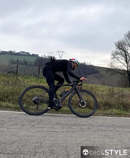 Nuova BMC AMP 01, una e-road discreta nell'erogazione e super elegante