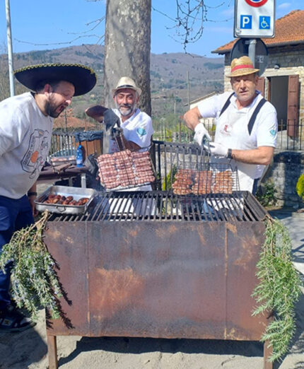 A Borgo alla Collina, nella Naturalbike Casentino, la Pro Loco pensa al ristoro di metà percorso