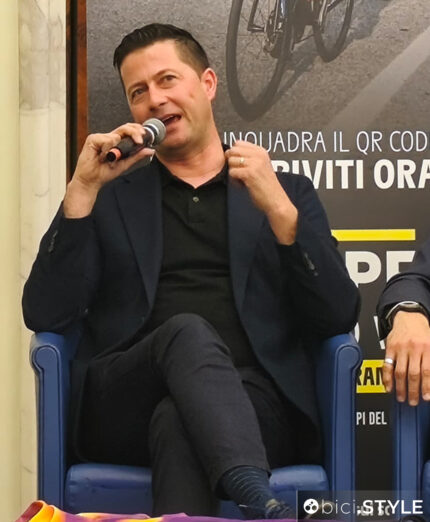 E' toccato a Giovanni Monge Roffarello spiegare i percorsi, da vero padrone di casa del cicloturismo cuneese