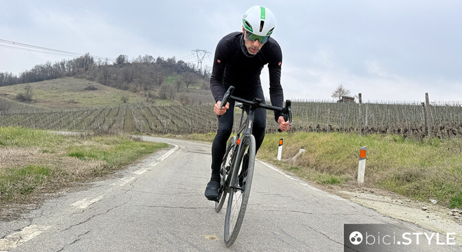 Nuova BMC AMP 01, una e-road discreta nell'erogazione e super elegante