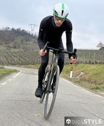 Nuova BMC AMP 01, una e-road discreta nell'erogazione e super elegante