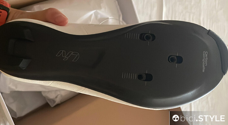 La suola a doppio strato ExoBeam è realizzata al 100% in carbonio: leggera e rigida