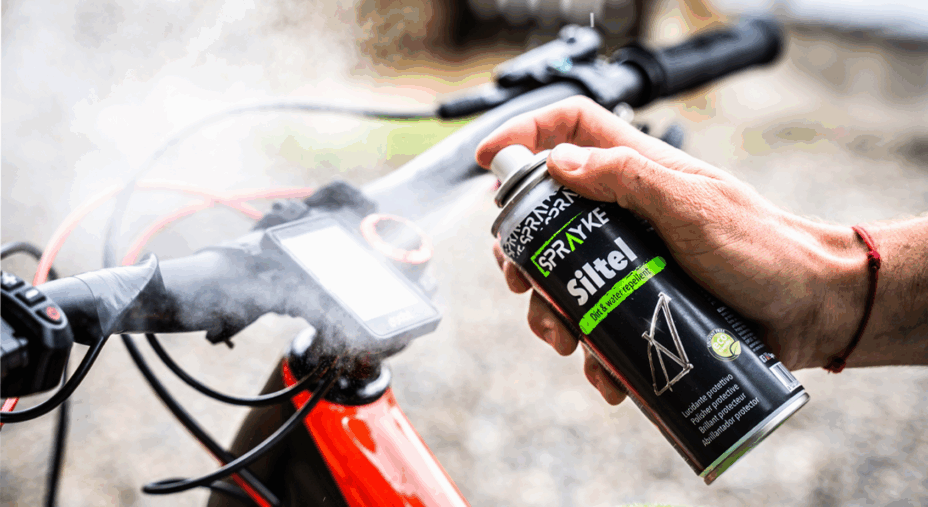 Sprayke Siltel protegge il telaio e i componenti della bici (anche quelli elettronici) dallo sporco in eccesso, è da applicare solo a termine del processo di pulizia e lubrificazione